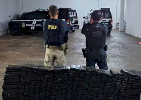Motorista bate carro durante perseguição policial e é preso com mais de 300 kg de maconha