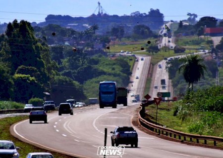Obras modificam acesso e tráfego na BR-163, em Dourados