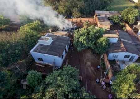 Homem morre carbonizado durante incêndio residencial em Dourados