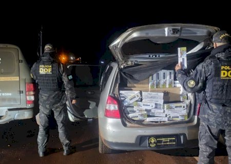 Motorista abandona carro com 1,5 mil pacotes de cigarros contrabandeados e foge do DOF