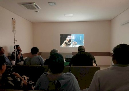 Hospital Cassems de Dourados usa o cinema para acolhimento de pacientes oncológicos