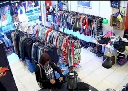 Vestido de mulher, policial penal aposentado &eacute; acusado de furtar brech&oacute;