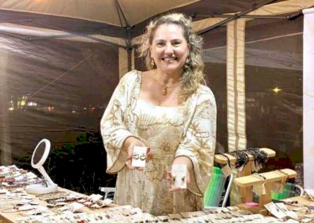 Após 1 ano na cadeira de rodas, professora se viu feliz nas feiras