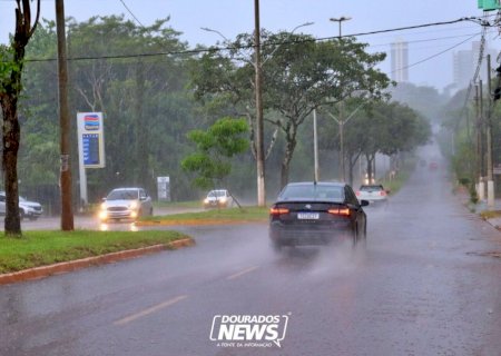 Dourados segue em alerta de tempestade com previsão de ventos de até 100 km/h