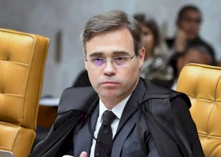 Mendonça autoriza PF a investigar repasses para filme sobre Bolsonaro