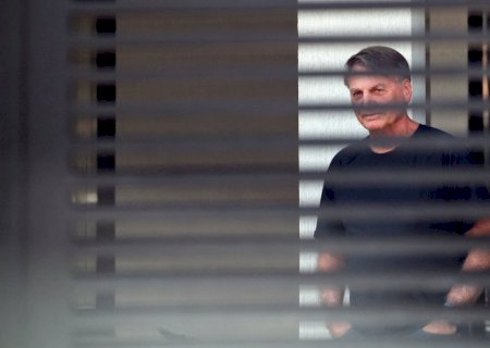 Bolsonaro: Moraes mantém prisão domiciliar e veta visitas até eleições