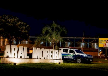 Polícia resgata 2 crianças de incêndio em residência e evita tragédia