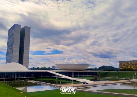Comissão aprova projeto que permite a terapeutas de alunos autistas usar celular e tablet na escola