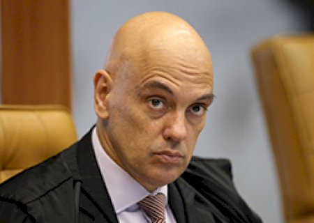 Por ordem de Moraes, PF faz busca por armas na casa de Bolsonaro