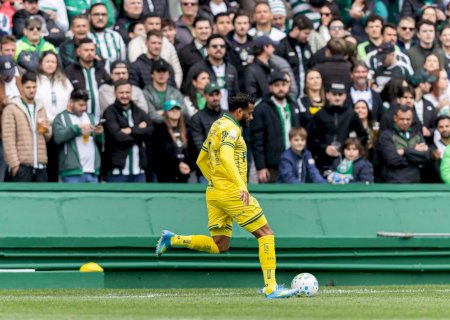 Reinaldo detona arbitragem em Coritiba x Mirassol: "Vamos falar com eles, é uma 'perna' danada"