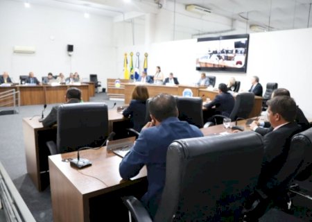 Câmara realiza duas sessões e aprova projetos em primeira e segunda votação