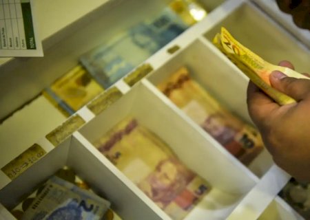 INPC tem variação negativa em agosto e soma 3,98% em 12 meses