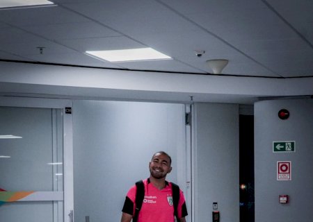 Del Valle chega ao Brasil, treinará no CT do Fluminense e não terá seu principal artilheiro contra Flamengo