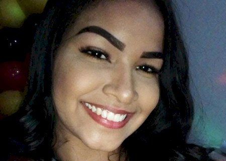 Jovem de 22 anos morre em acidente com carreta durante viagem com marido e filhos em MS