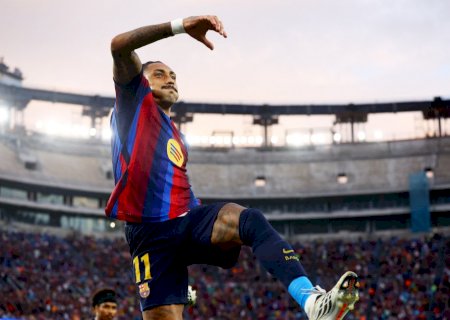 Raphinha tem início mais goleador no Barcelona em quase 70 anos