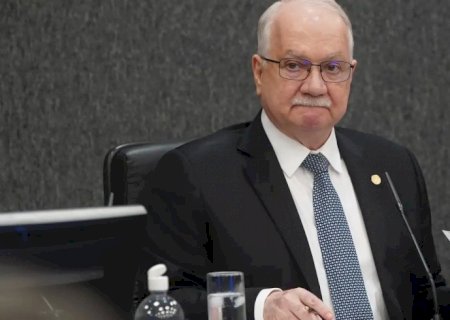 Fachin aguarda explicações de ministros para decidir sobre crise