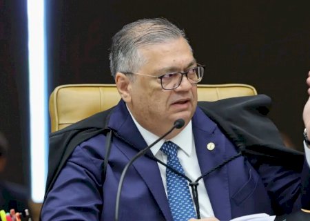 Dino manda PF investigar relação de Vorcaro com cemitérios em SP