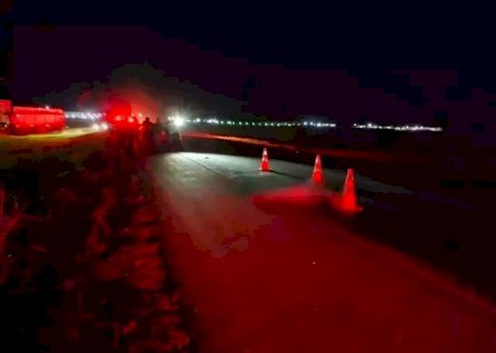 Homem morre atropelado por carreta enquanto caminhava
