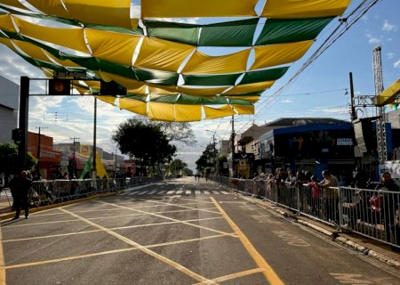 AO VIVO: Desfile Cívico-Militar reúne 140 instituições em Dourados