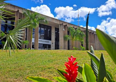 Deputados votam projetos que incluem eventos no calendário oficial e concede utilidade pública