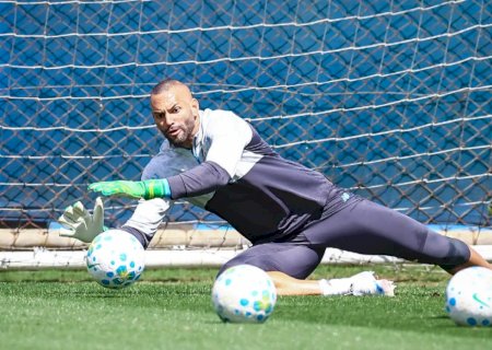 Vitória e Grêmio se enfrentam em duelo direto contra o rebaixamento