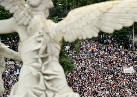 Habitação: Espanha antecipa eleições; sindicatos chamam à greve geral