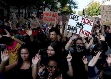 Alunos e professores protestam na França no maior dia de mobilização