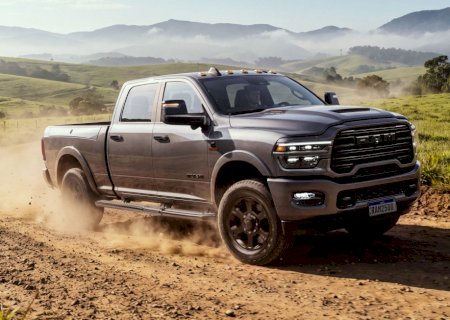 Nova Ram 2500 Laramie Night Edition cobra R$ 7.000 a mais por visual ‘dark’