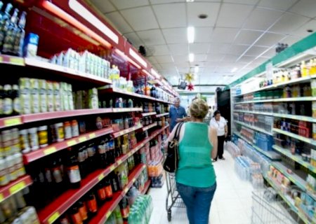 Produção industrial cai 0,6% de julho para agosto, diz IBGE
