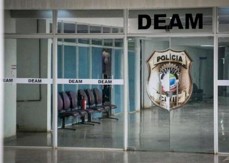 Mulher confronta marido por furtos e acaba agredida com enxada