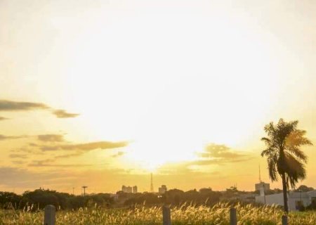 Calor persiste em MS, mas previs&atilde;o aponta chuva e ventania ao longo do dia