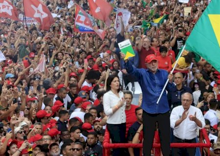 Lula é reeleito presidente do Brasil em virada histórica