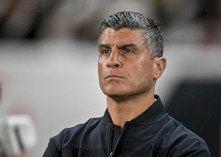 Análise: dura goleada sofrida pelo Vasco tem assinatura de escolhas questionáveis de Pedro Emanuel